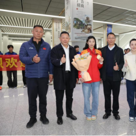 我校输送运动员危菱侠全运会摘金凯旋